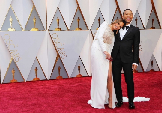 Pasangan aktor dan aktris yang tampil mesra di Oscar 2017
