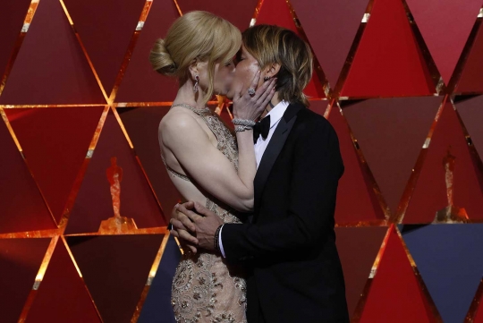 Pasangan aktor dan aktris yang tampil mesra di Oscar 2017