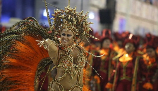 Ingar-bingar parade karnaval tahunan di Brasil