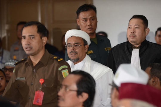 Gaya Rizieq Shihab hadir di sidang Ahok