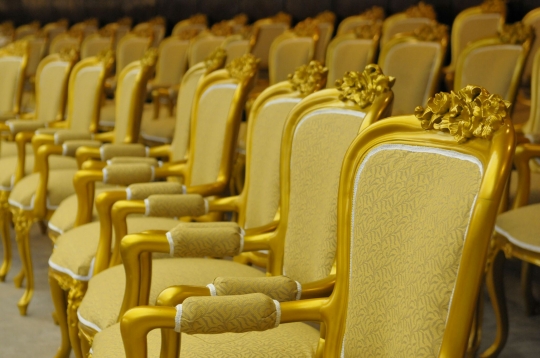 Mewahnya Gedung DPR dipercantik ornamen emas sambut Raja Arab