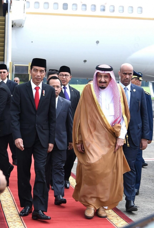 Saat Jokowi sambut Raja Salman di Halim