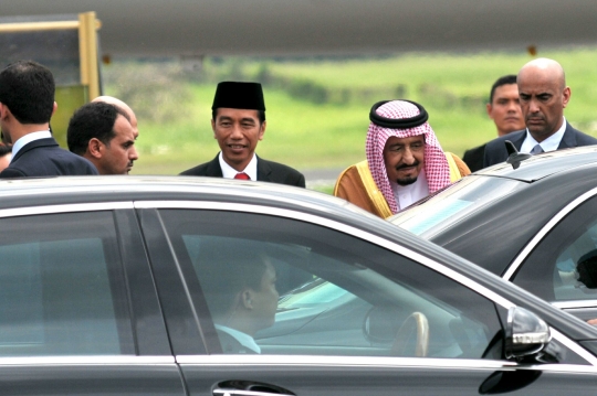 Momen Raja Salman saat pertama kali mendarat di Indonesia