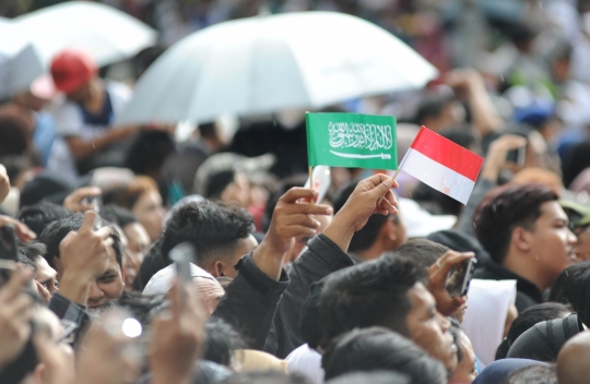 Hujan deras menyambut kedatangan Raja Arab di Istana Bogor