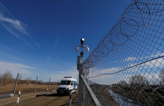 Ini pagar 2 lapis beraliran listrik Hungaria yang siap halau imigran