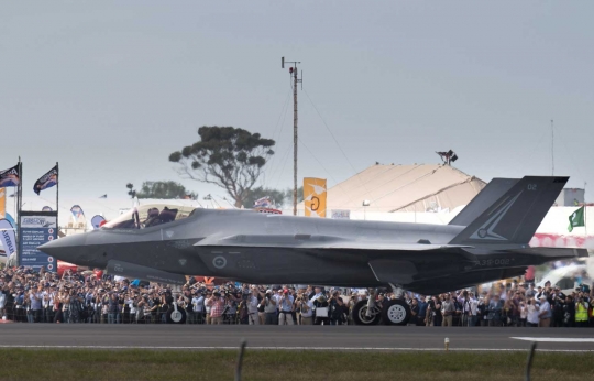 Siluman Lockheed Martin Corp F-35 pamer ketangguhan di Avalon