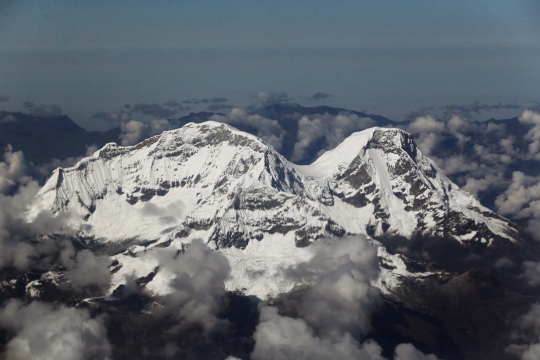 Melihat lebih dekat puncak Huascaran, gunung tertinggi di Peru