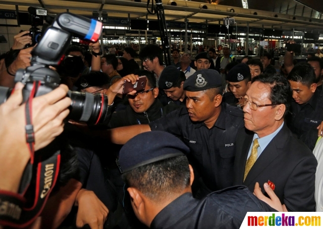 Kang Chol saat tiba di Bandara Internasional Kuala Lumpur, Sepang, Malaysia, Senin (6/3). 