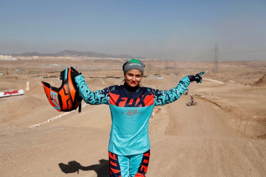 Cantiknya Shafiei, pembalap motocross wanita pertama Iran