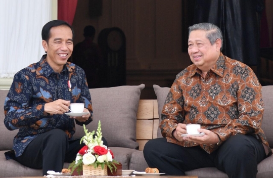 Sajian teh hangat akrabkan pertemuan Jokowi dan SBY di Istana