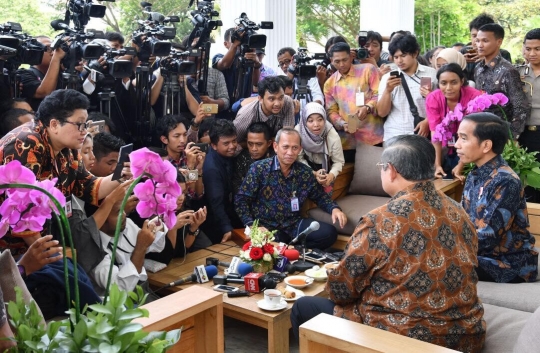 Sajian teh hangat akrabkan pertemuan Jokowi dan SBY di Istana