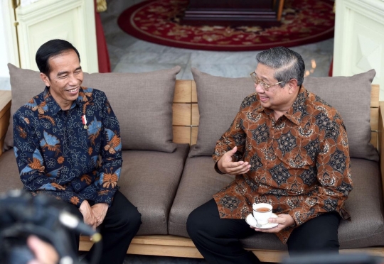 Sajian teh hangat akrabkan pertemuan Jokowi dan SBY di Istana