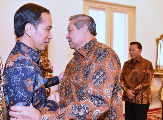 Sajian teh hangat akrabkan pertemuan Jokowi dan SBY di Istana