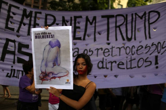 Aksi telanjang dada warnai Hari Perempuan Internasional di Brasil