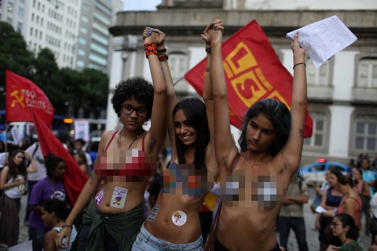 Aksi telanjang dada warnai Hari Perempuan Internasional di Brasil