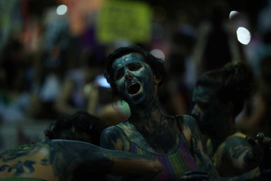 Aksi telanjang dada warnai Hari Perempuan Internasional di Brasil