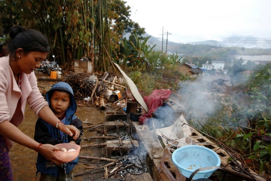 Nestapa korban konflik Myanmar mengungsi di China