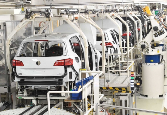 Intip pembuatan VW Golf teranyar yang dibantu tenaga robot di Jerman