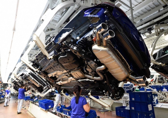 Intip pembuatan VW Golf teranyar yang dibantu tenaga robot di Jerman