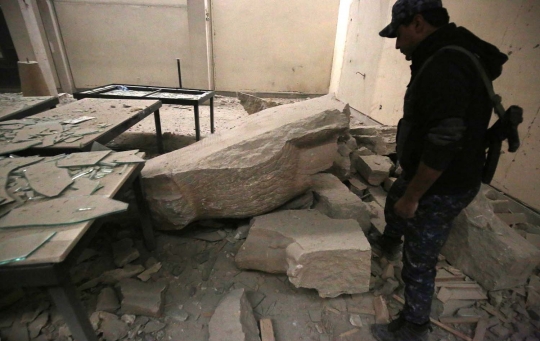 Meratapi ribuan benda bersejarah di Museum Mosul usai dirusak ISIS