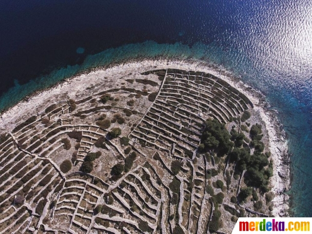  Foto  Pulau Baljenac sidik jari raksasa di tengah lautan 