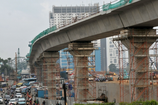 Memantau perkembangan proyek stasiun MRT Lebak Bulus