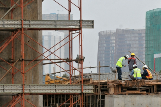 Memantau perkembangan proyek stasiun MRT Lebak Bulus