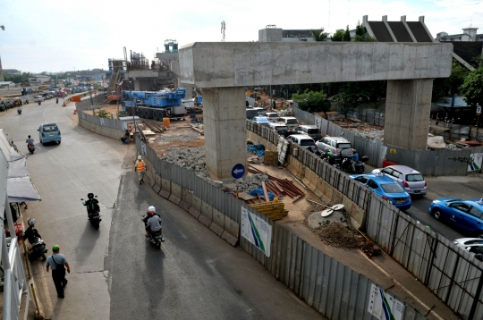 Memantau perkembangan proyek stasiun MRT Lebak Bulus