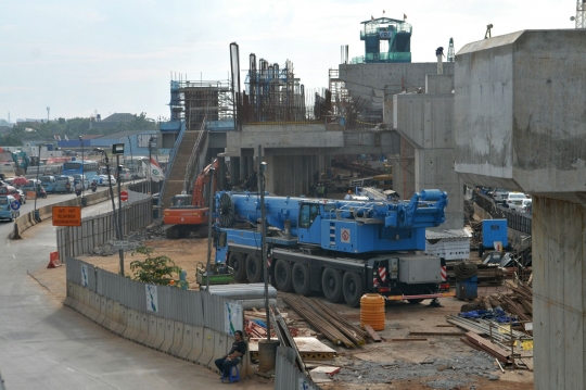 Memantau perkembangan proyek stasiun MRT Lebak Bulus