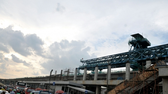 Memantau perkembangan proyek stasiun MRT Lebak Bulus