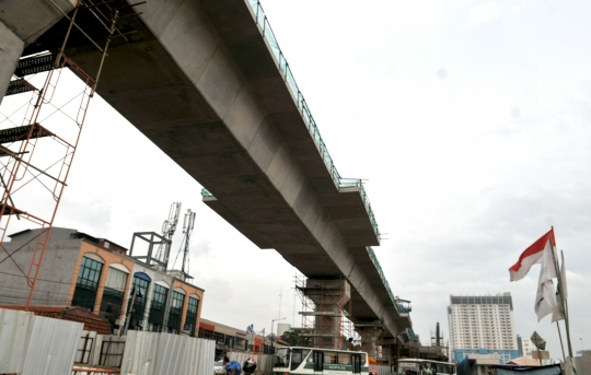 Memantau perkembangan proyek stasiun MRT Lebak Bulus