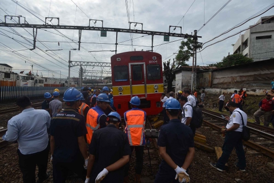 Ini KRL Bekasi-Manggarai yang anjlok di Jatinegara