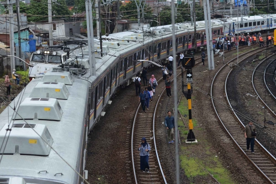 Ini KRL Bekasi-Manggarai yang anjlok di Jatinegara