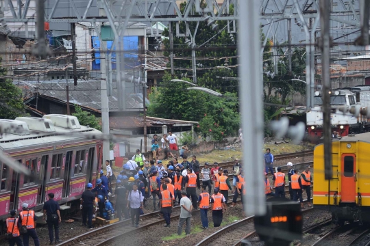 Ini KRL Bekasi-Manggarai yang anjlok di Jatinegara