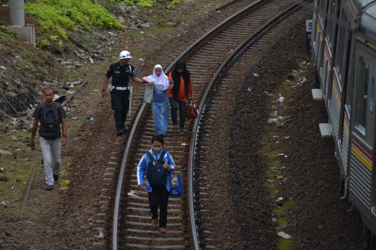 Ini KRL Bekasi-Manggarai yang anjlok di Jatinegara