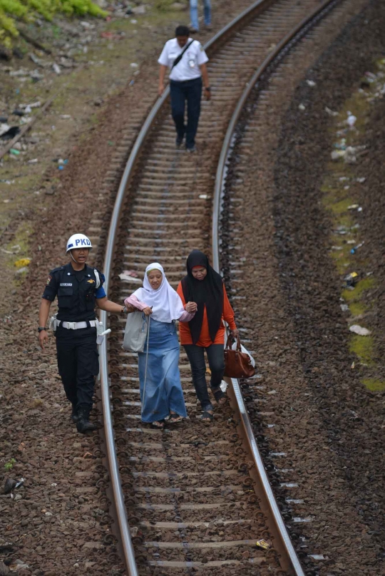 Ini KRL Bekasi-Manggarai yang anjlok di Jatinegara