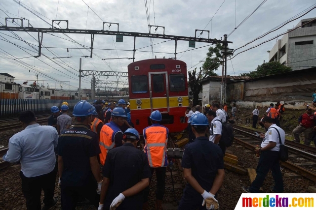 Foto Ini Krl Bekasi Manggarai Yang Anjlok Di Jatinegara