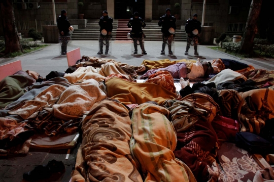 Aksi kaum ibu di Montenegro nekat mogok makan dan tidur di jalan