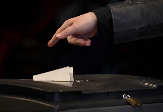 Uniknya pemilu Belanda, tong sampah disulap jadi kotak suara