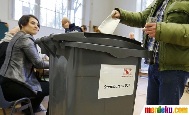 Foto : Uniknya pemilu Belanda, tong sampah disulap jadi 