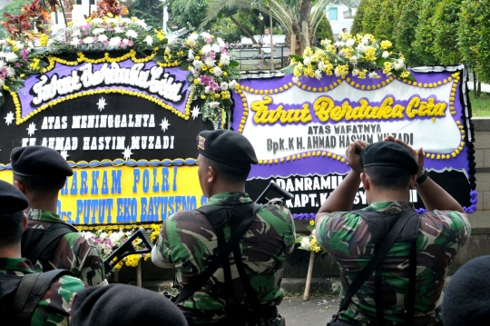 Persiapan pemakaman KH Hasyim Muzadi