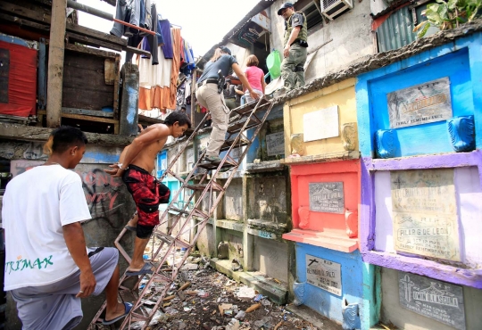 Mencekamnya penggerebekan kampung narkoba di Filipina