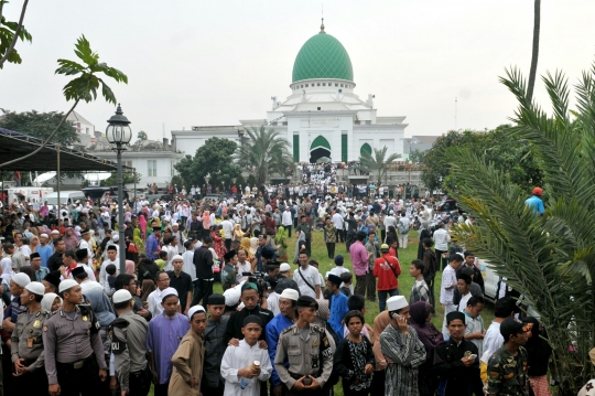 Lautan massa sambut jenazah KH Hasyim Muzadi di Ponpes Al-Hikam