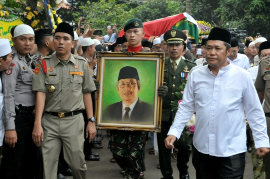 Lautan massa sambut jenazah KH Hasyim Muzadi di Ponpes Al-Hikam