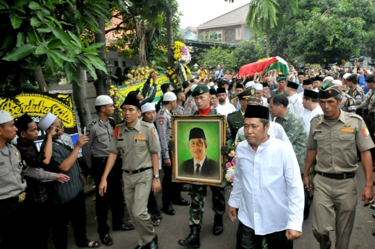 Lautan massa sambut jenazah KH Hasyim Muzadi di Ponpes Al-Hikam