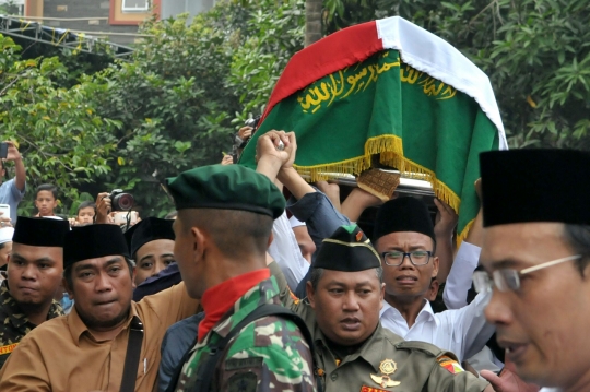 Lautan massa sambut jenazah KH Hasyim Muzadi di Ponpes Al-Hikam