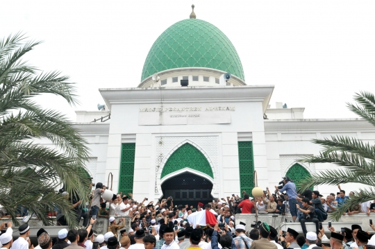 Lautan massa sambut jenazah KH Hasyim Muzadi di Ponpes Al-Hikam