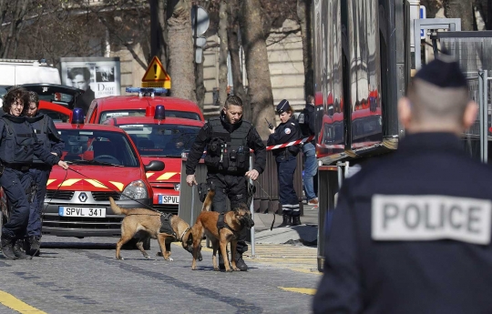 Teror bom amplop, polisi sampai tentara kepung kantor IMF Paris