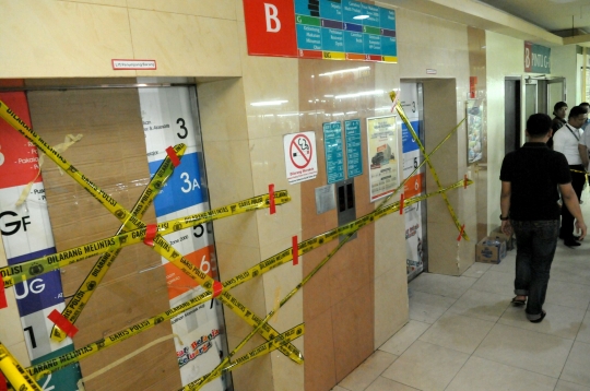 Garis kepolisian segel TKP lift jatuh di Blok M Square