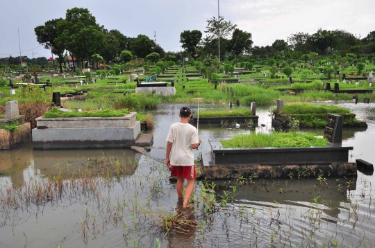 Makam bertingkat di TPU Tanah Kusir